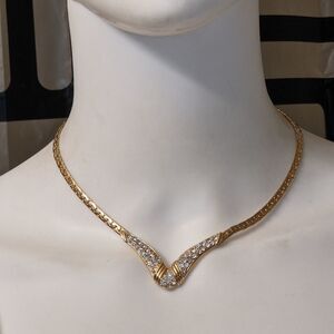 Vintage goldtone V drop w/rhinestones necklace
